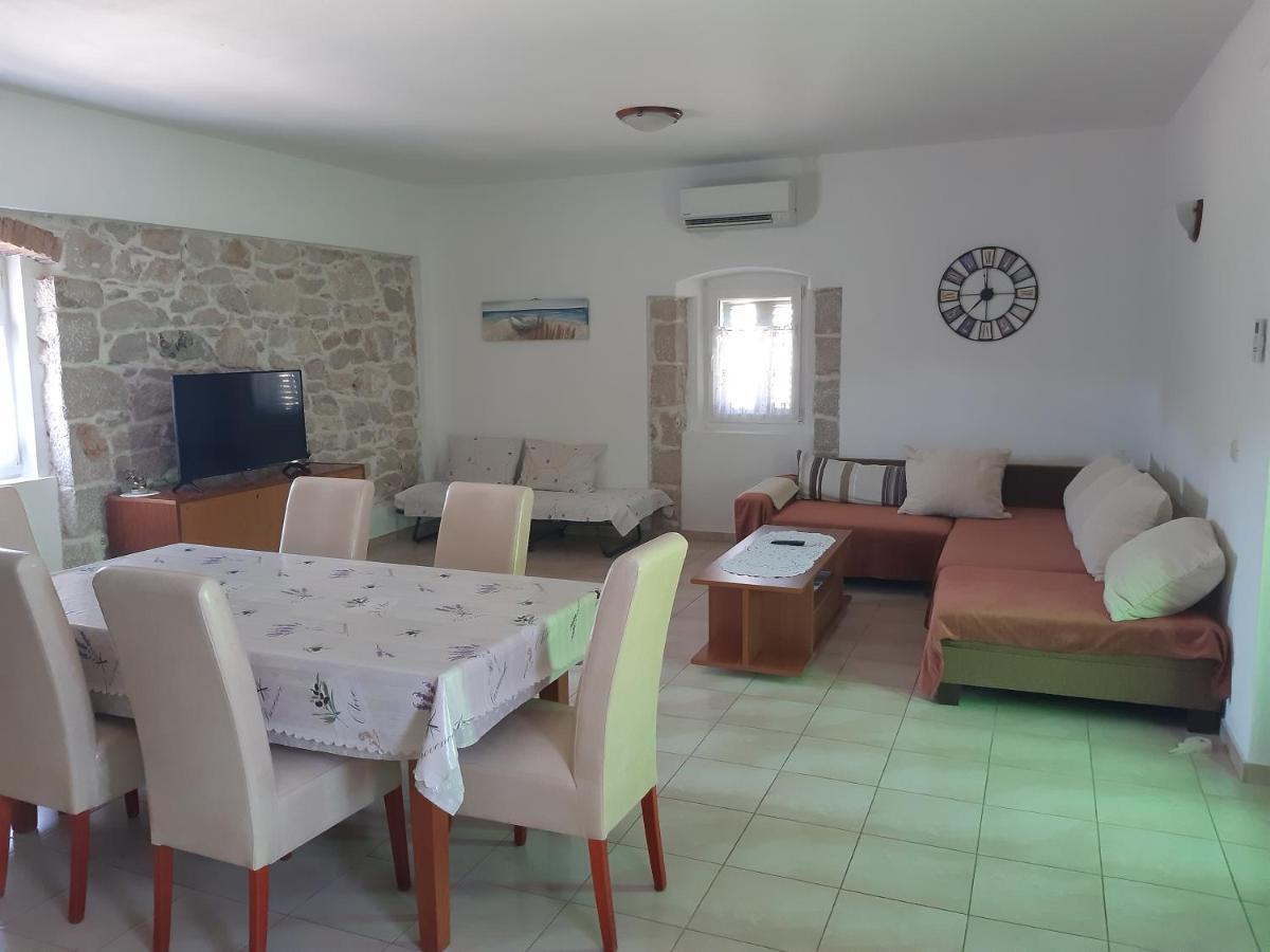 Apartments With A Parking Space Lukoran Екстер'єр фото